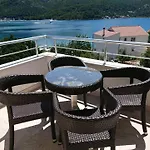 Pavkovic 2* Slano